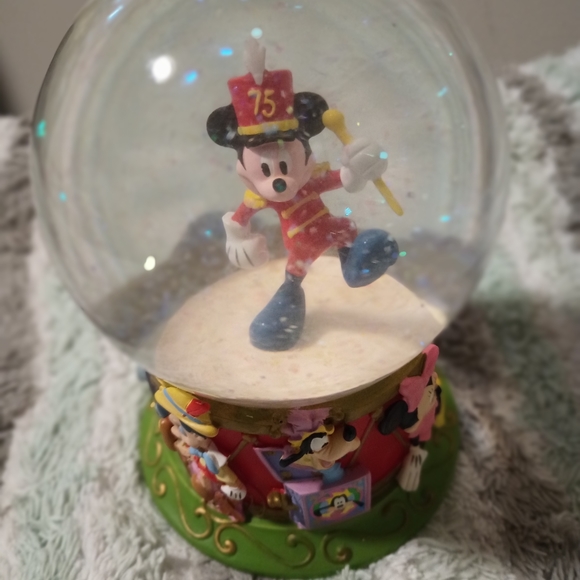 Glass Mickey mouse snow globe with all of the characters on the bottom - Picture 6 of 6